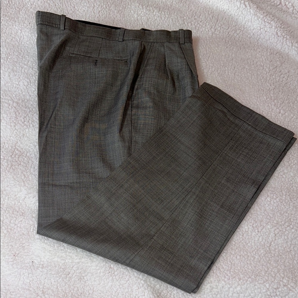Gray Dress Pants with Classic Cut and Subtle Pattern